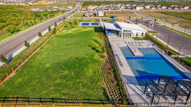 Listing photo id 41 for 12527 Ivory Pkwy