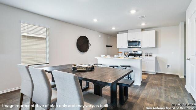 Listing photo id 7 for 12527 Ivory Pkwy