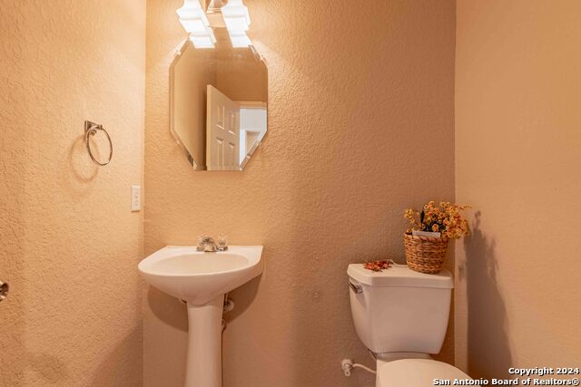 Image 12 of 43 For 8922 Weimer  