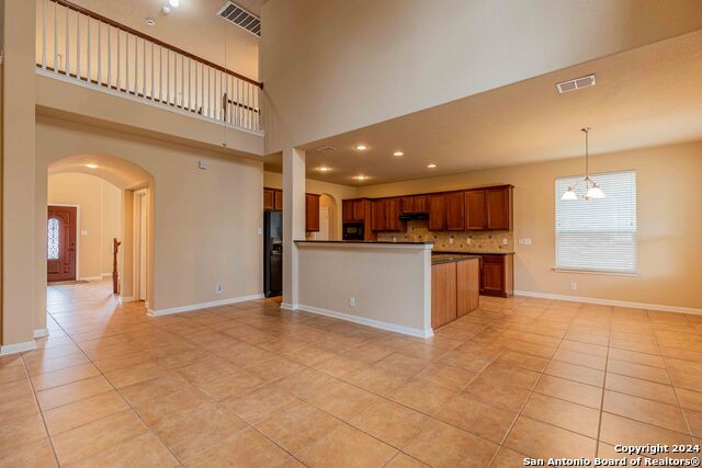 Image 14 of 43 For 8922 Weimer  