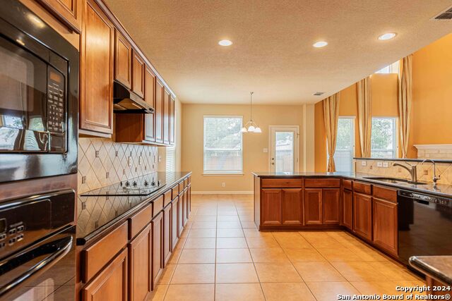 Image 17 of 43 For 8922 Weimer  