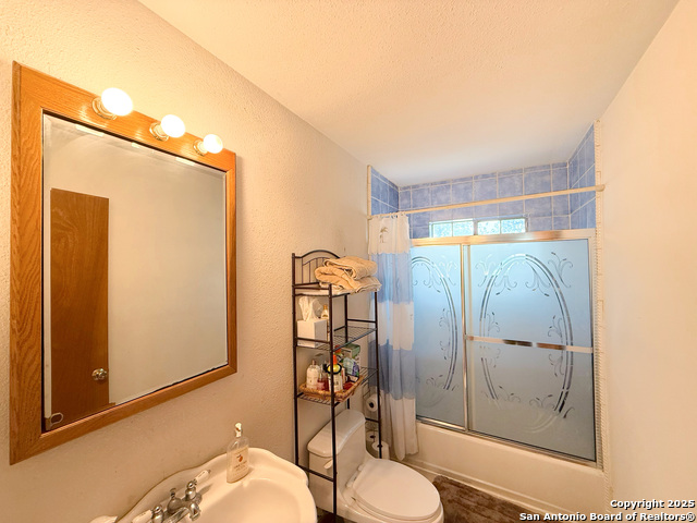 Image 10 of 49 For 710 Baetz Blvd. W