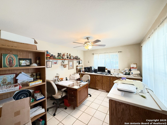 Image 14 of 49 For 710 Baetz Blvd. W