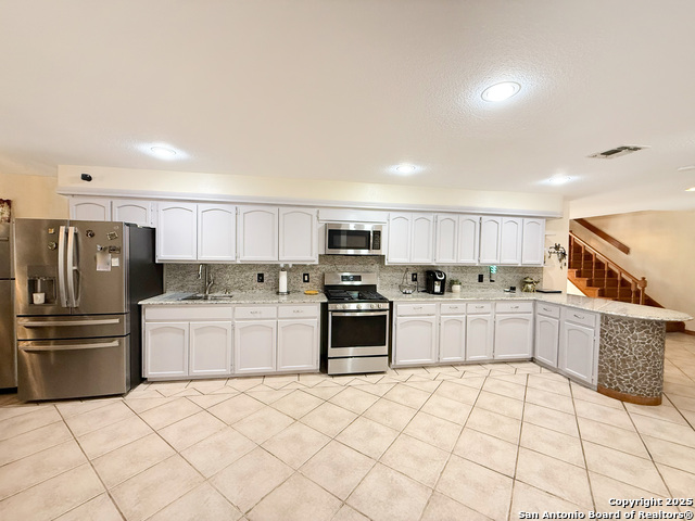 Image 16 of 49 For 710 Baetz Blvd. W