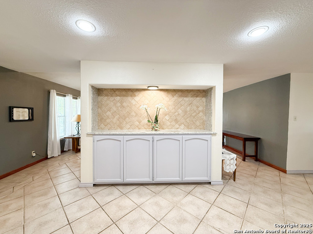 Image 17 of 49 For 710 Baetz Blvd. W