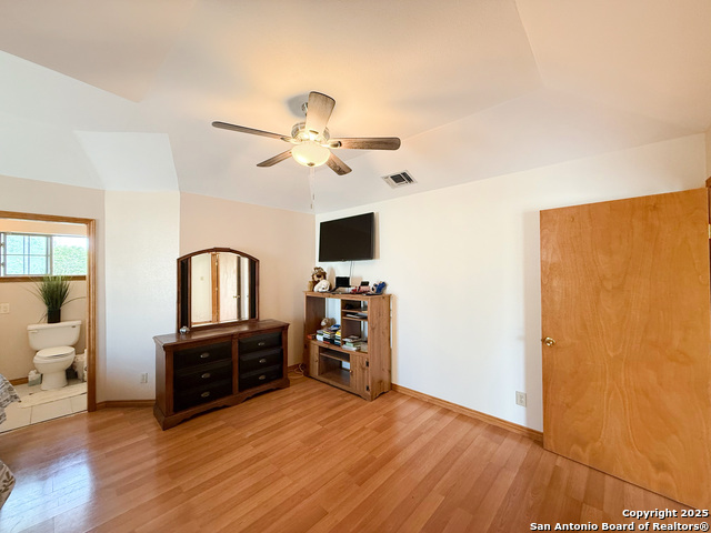 Image 22 of 49 For 710 Baetz Blvd. W