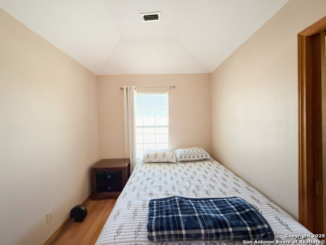 Image 23 of 49 For 710 Baetz Blvd. W