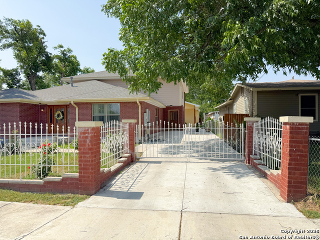 Image 3 of 49 For 710 Baetz Blvd. W