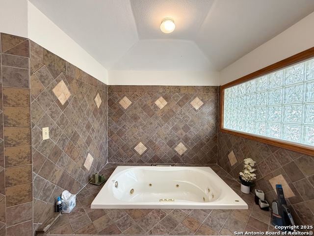 Image 30 of 49 For 710 Baetz Blvd. W