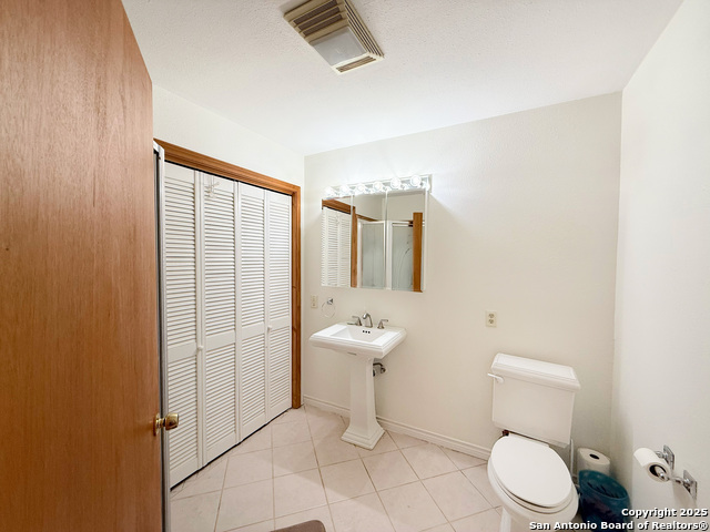 Image 31 of 49 For 710 Baetz Blvd. W