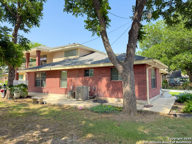 Image 4 of 49 For 710 Baetz Blvd. W