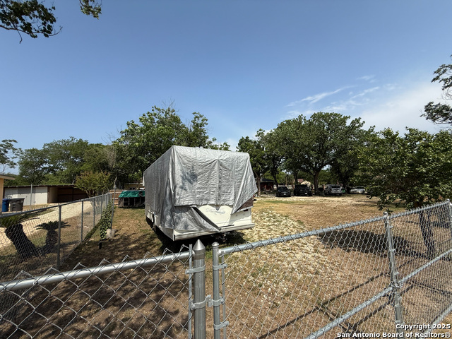 Image 3 of 4 For 710 Baetz Blvd 1 W