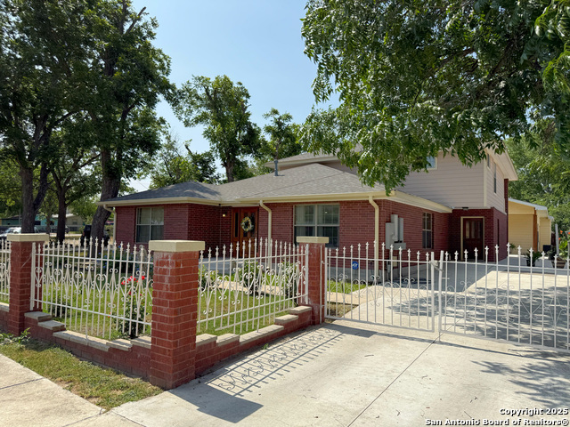 Image 4 of 4 For 710 Baetz Blvd 1 W