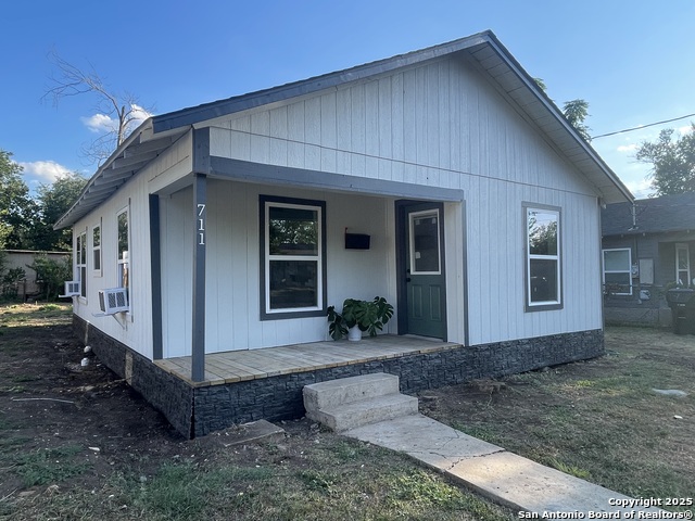 Details for 711 Mitchell, Seguin, TX 78155