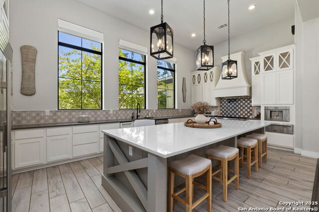 Image 18 of 76 For 137 Balcones Bend