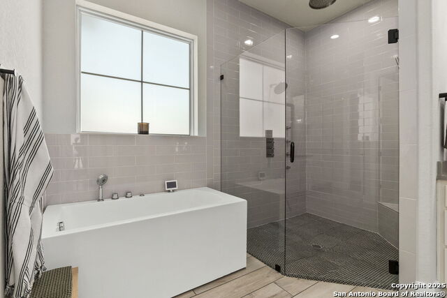 Image 33 of 76 For 137 Balcones Bend