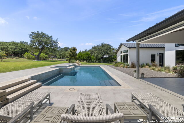 Image 49 of 76 For 137 Balcones Bend