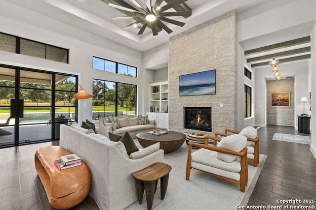 Image 8 of 76 For 137 Balcones Bend