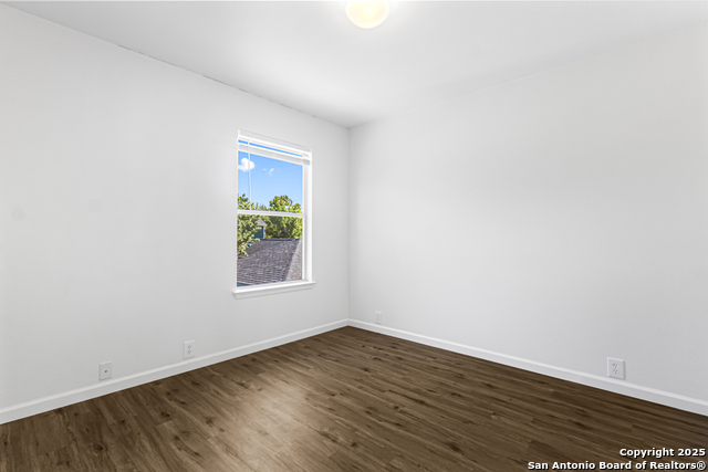 Listing photo id 17 for 210 Rush Hvn