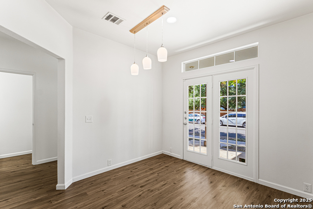 Listing photo id 5 for 210 Rush Hvn