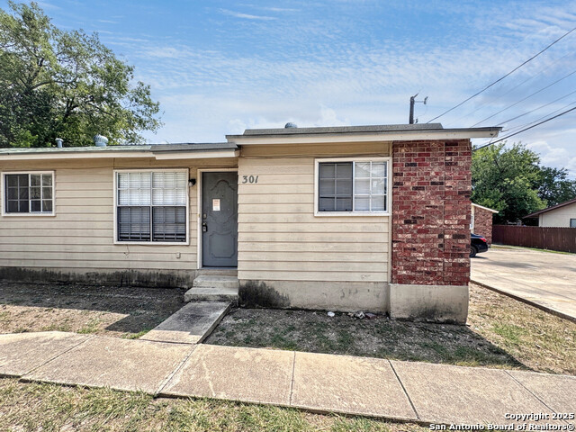 Image 2 of 16 For 844 Sunshine Dr E 301