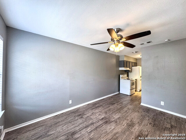 Image 5 of 16 For 844 Sunshine Dr E 301