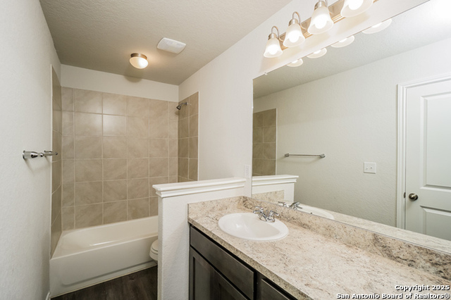 Listing photo id 9 for 9402 Somers Bend