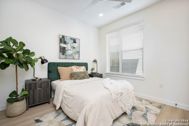 Image 24 of 36 For 719 Locust St E 2111