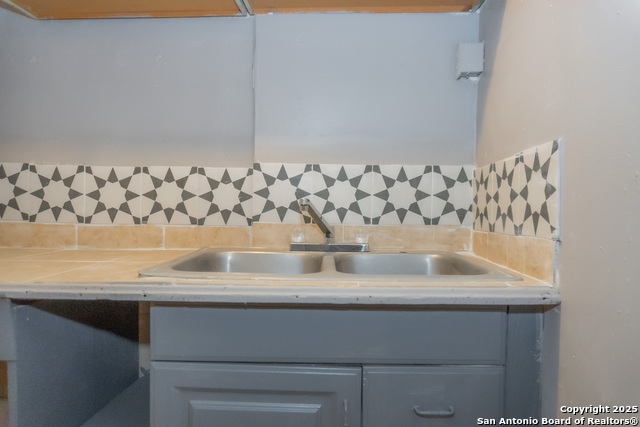 Image 10 of 20 For 905 Ruiz  