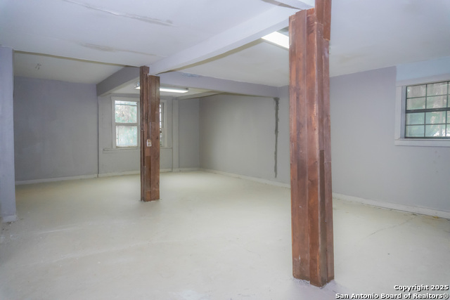 Image 15 of 20 For 905 Ruiz  