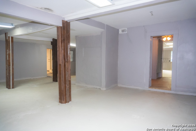 Image 18 of 20 For 905 Ruiz  
