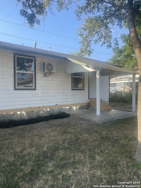 Listing photo id 25 for 3114 Saturn