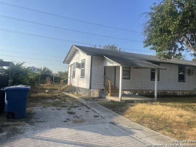 Listing photo id 1 for 3114 Saturn
