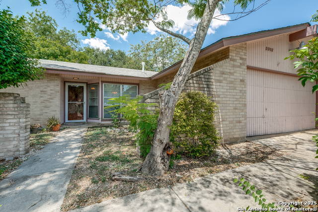 Image 2 of 24 For 8707 Thatch Dr