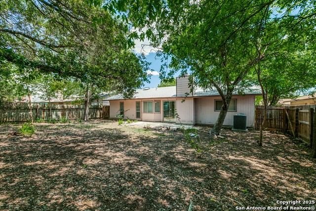 Image 21 of 24 For 8707 Thatch Dr