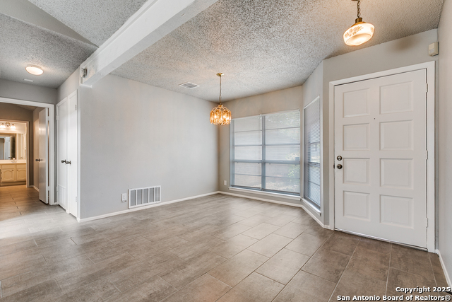 Image 4 of 24 For 8707 Thatch Dr