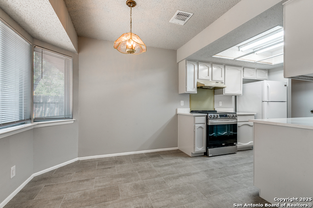 Image 7 of 24 For 8707 Thatch Dr