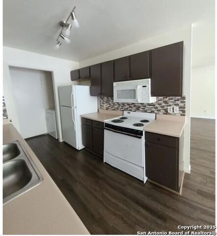 Image 8 of 17 For 1027 Sagewood Trl