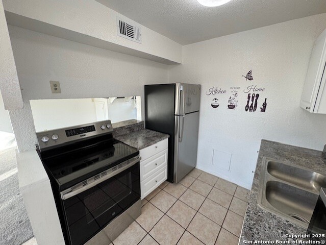 Image 12 of 21 For 9915 Powhatan  6h