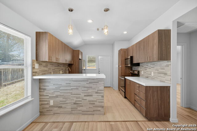 Image 10 of 27 For 6626 Woodstock Dr