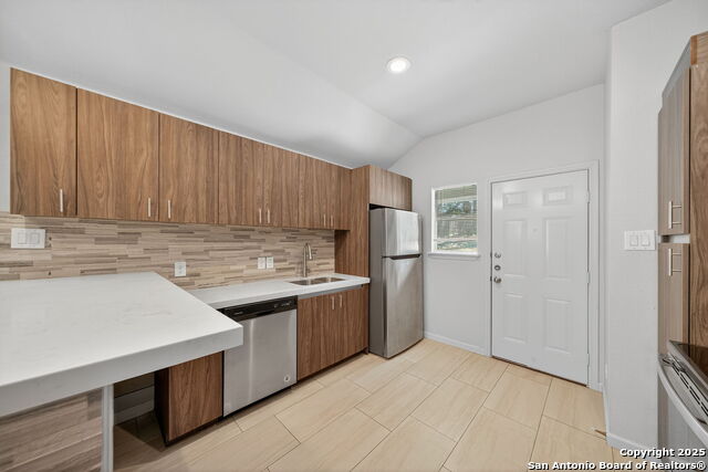 Image 11 of 27 For 6626 Woodstock Dr