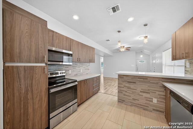 Image 12 of 27 For 6626 Woodstock Dr