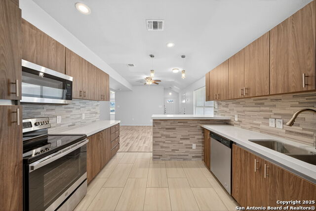 Image 13 of 27 For 6626 Woodstock Dr