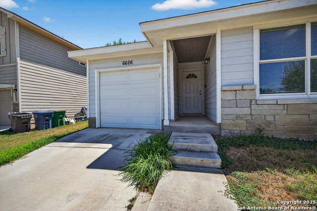 Image 4 of 27 For 6626 Woodstock Dr