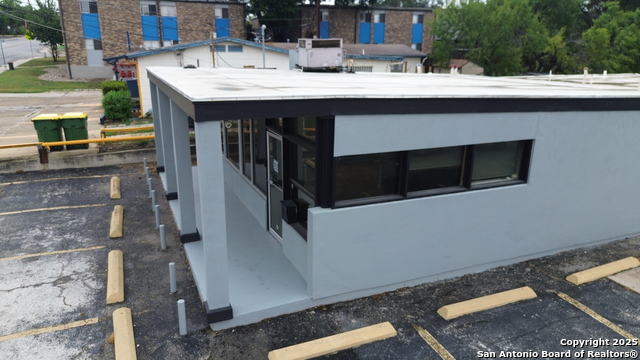 Image 2 of 13 For 2810 Hillcrest Dr