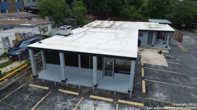 Image 4 of 13 For 2810 Hillcrest Dr