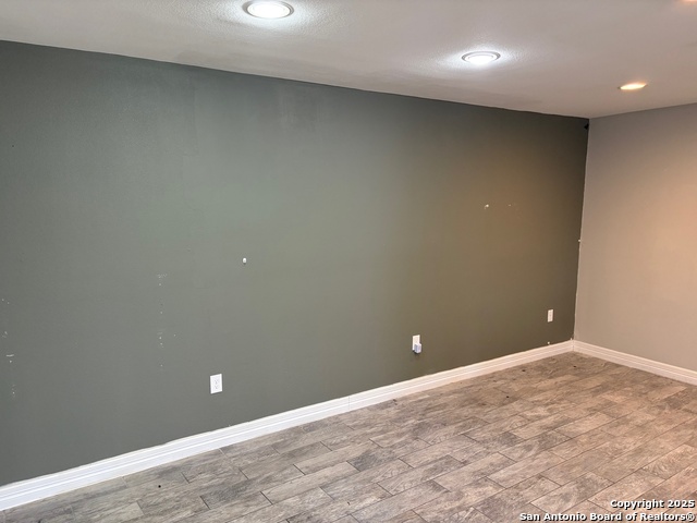 Image 7 of 13 For 2810 Hillcrest Dr