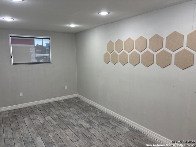 Image 8 of 13 For 2810 Hillcrest Dr