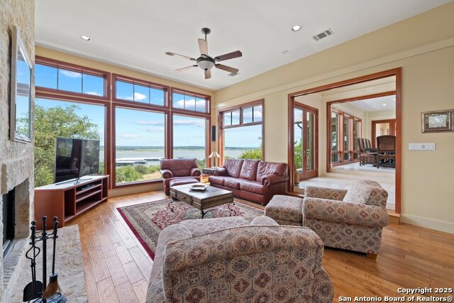 Listing photo id 9 for 169 Shores Point