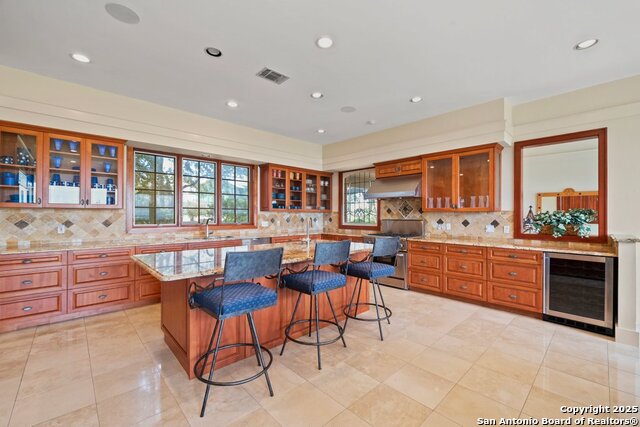Listing photo id 11 for 169 Shores Point